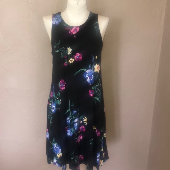 Old Navy Dresses & Skirts - Old Navy Sleeveless Swing Dress xs